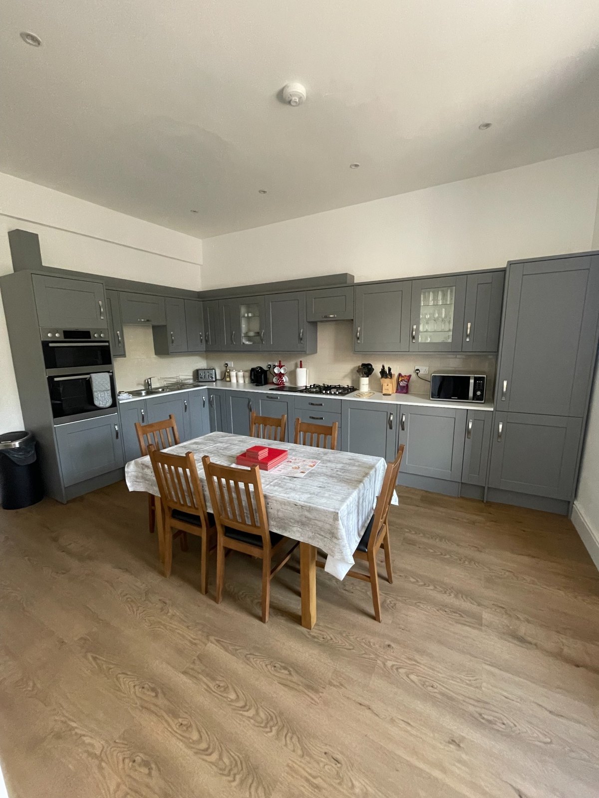 Kitchen with dining table